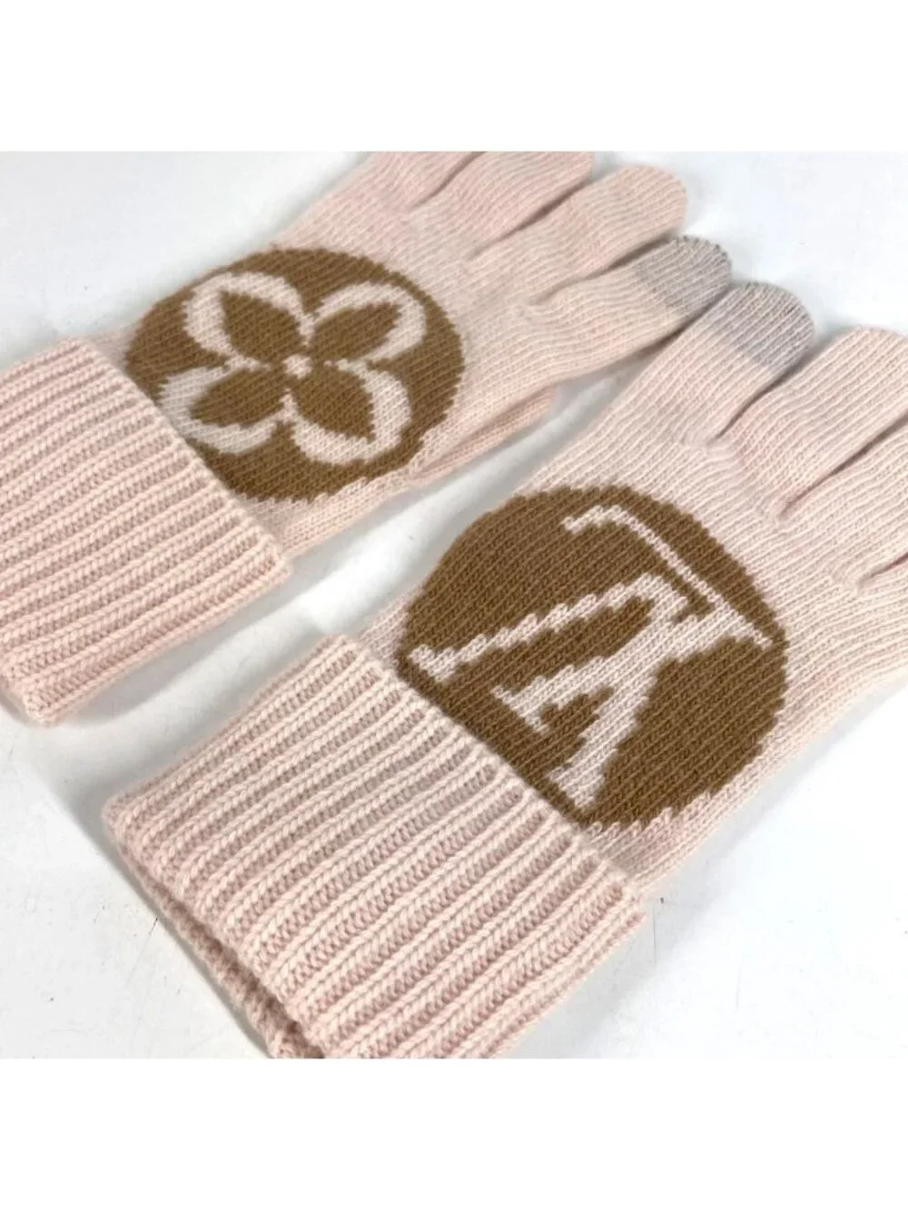 Louis Vuitton Gloves Maille LV Medallion Wool Camel Rose Beige